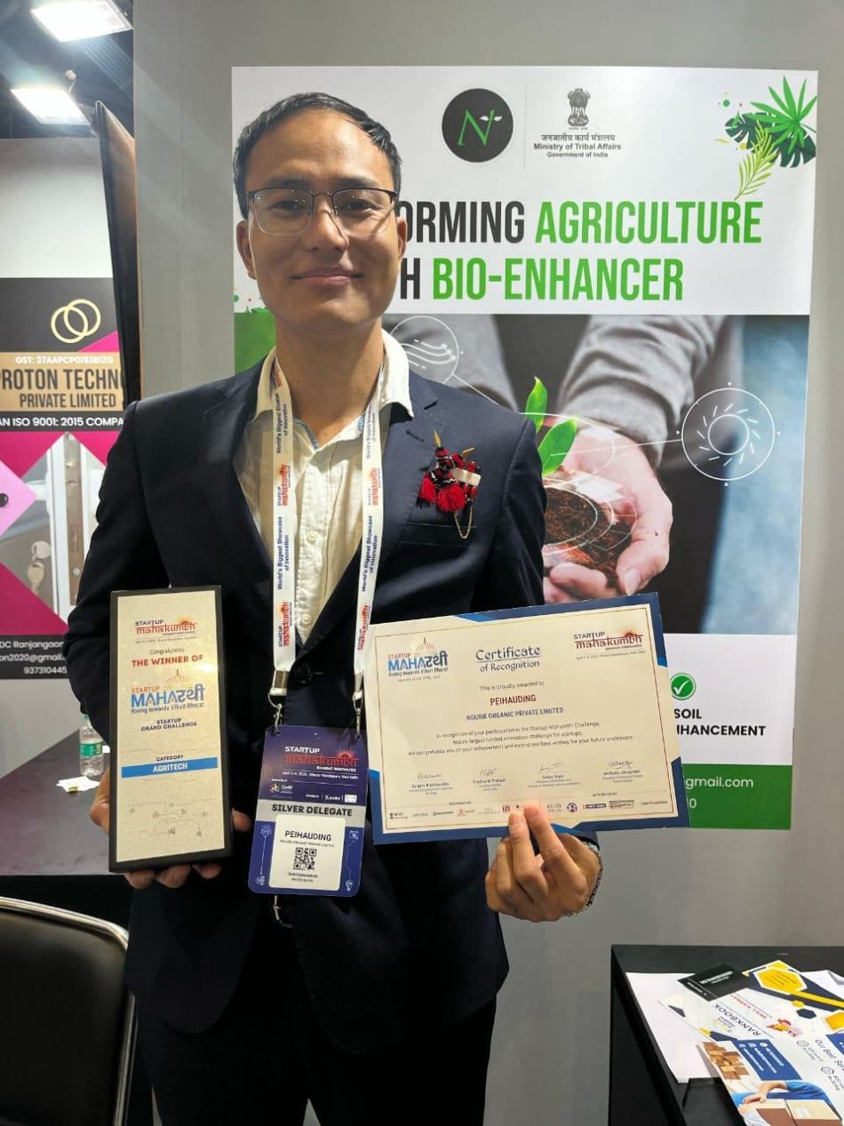 Peihauding of Ngurie Organic Pvt Ltd with the award.